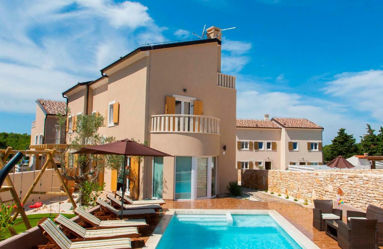 6-Bedroom Villa Chiara With Sea View Premantura Εξωτερικό φωτογραφία