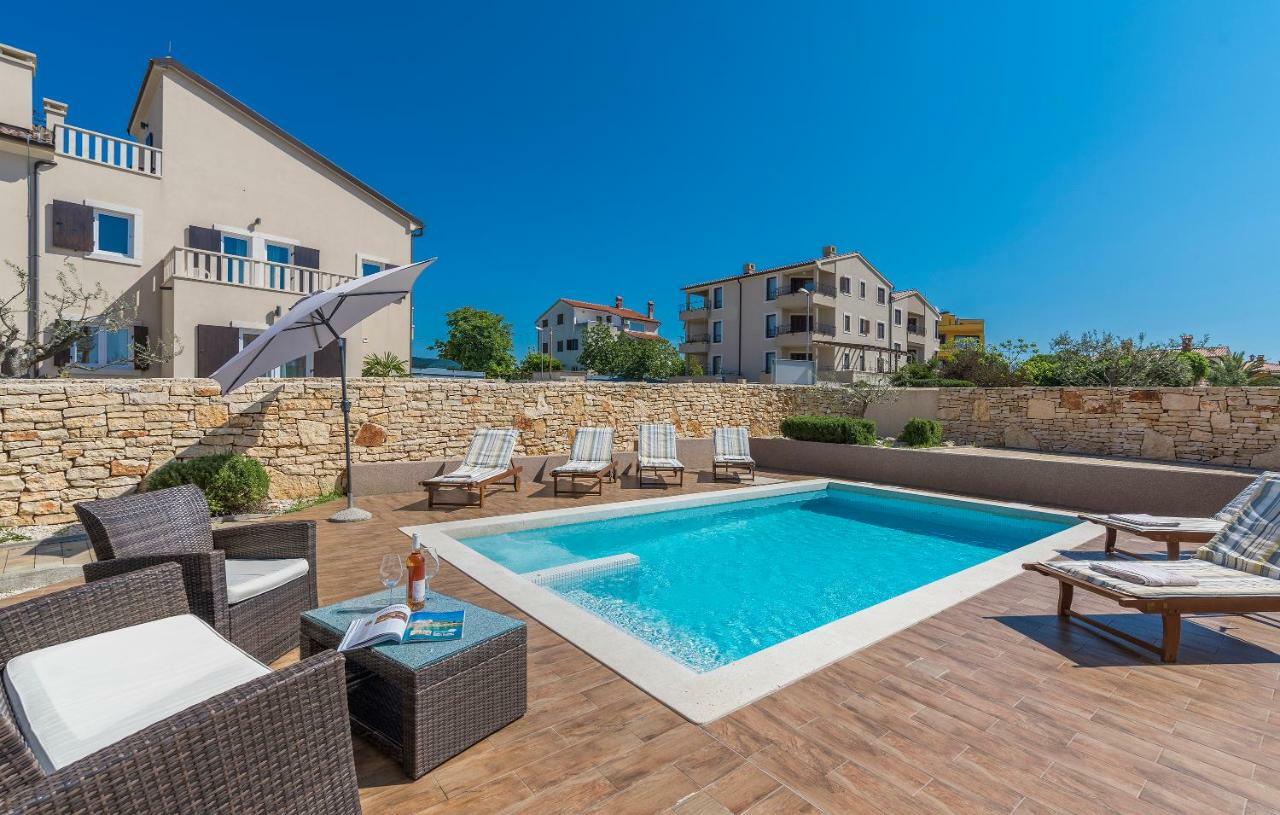 6-Bedroom Villa Chiara With Sea View Premantura Εξωτερικό φωτογραφία