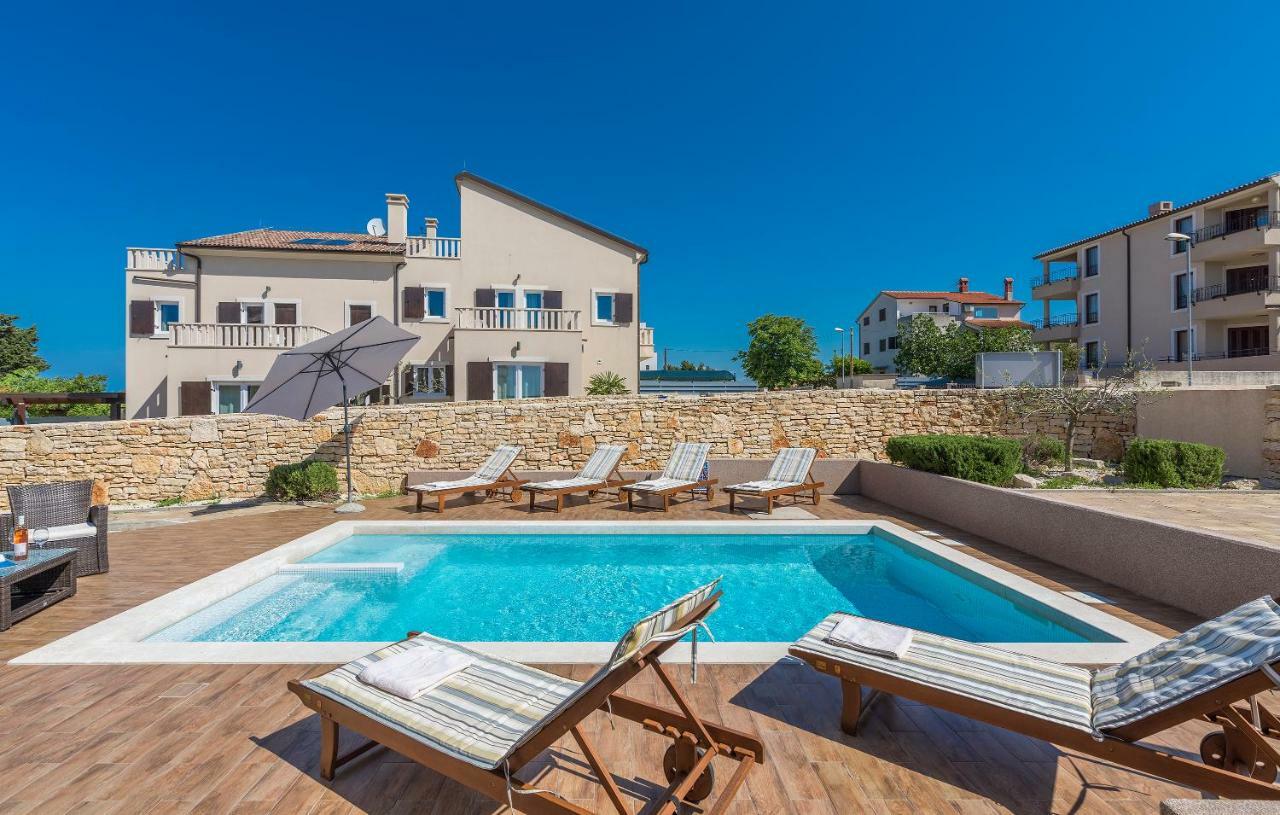 6-Bedroom Villa Chiara With Sea View Premantura Εξωτερικό φωτογραφία